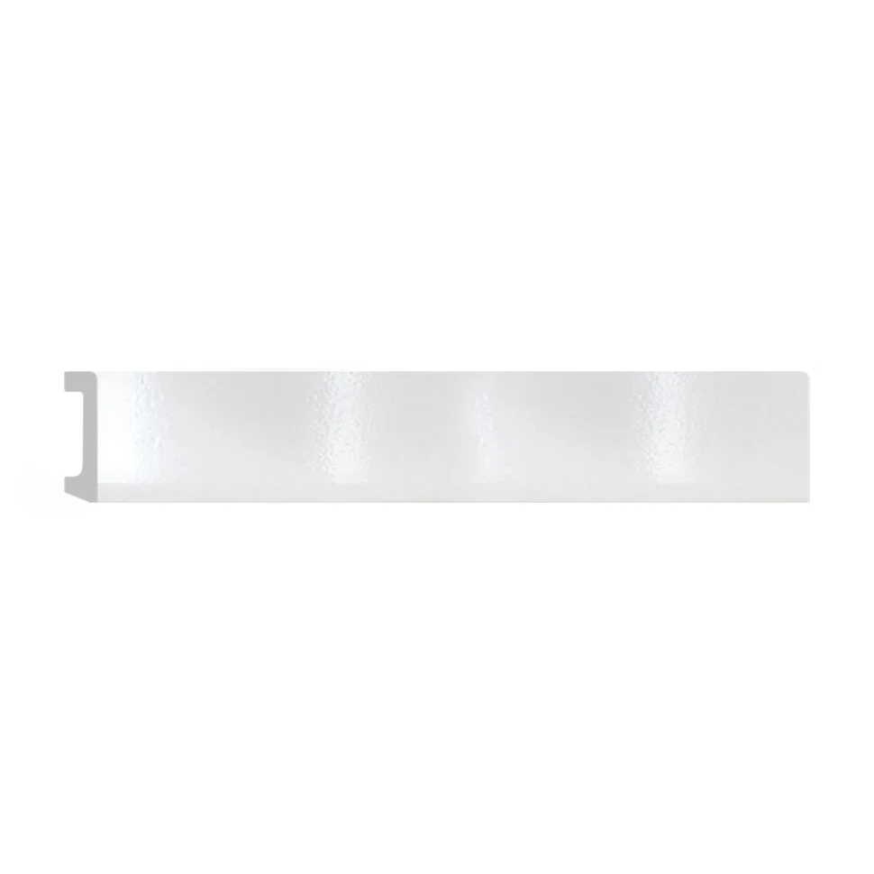 Плинтус напольный DECOMASTER D235-114 (80*17*2400мм)
