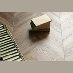 Виниловый ламинат VINILAM PARQUET CHEVRON Glue RI153610CL4 Шеврон Нормандия (690х115х2.5мм)