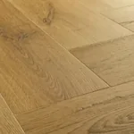 Жесткая ПВХ плитка QUICK-STEP ALPHA VINYL CIRO, ёлка, Эко карамельный AVHBU40364 (630х126х5+1мм)