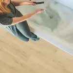 Жесткая ПВХ плитка QUICK-STEP ALPHA VINYL BLOOM AVMPU40319 Дуб бежевый брашированный (1494х209х5+1мм)