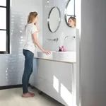 Жесткая ПВХ плитка QUICK-STEP ALPHA VINYL BLOOM AVMPU40079 Дуб морской светлый (1494х209х5+1мм)